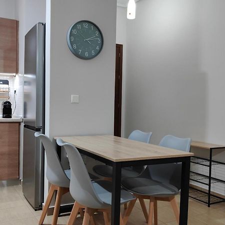 Rock & Roll 1 - Modern Apartment In Trikala Екстериор снимка